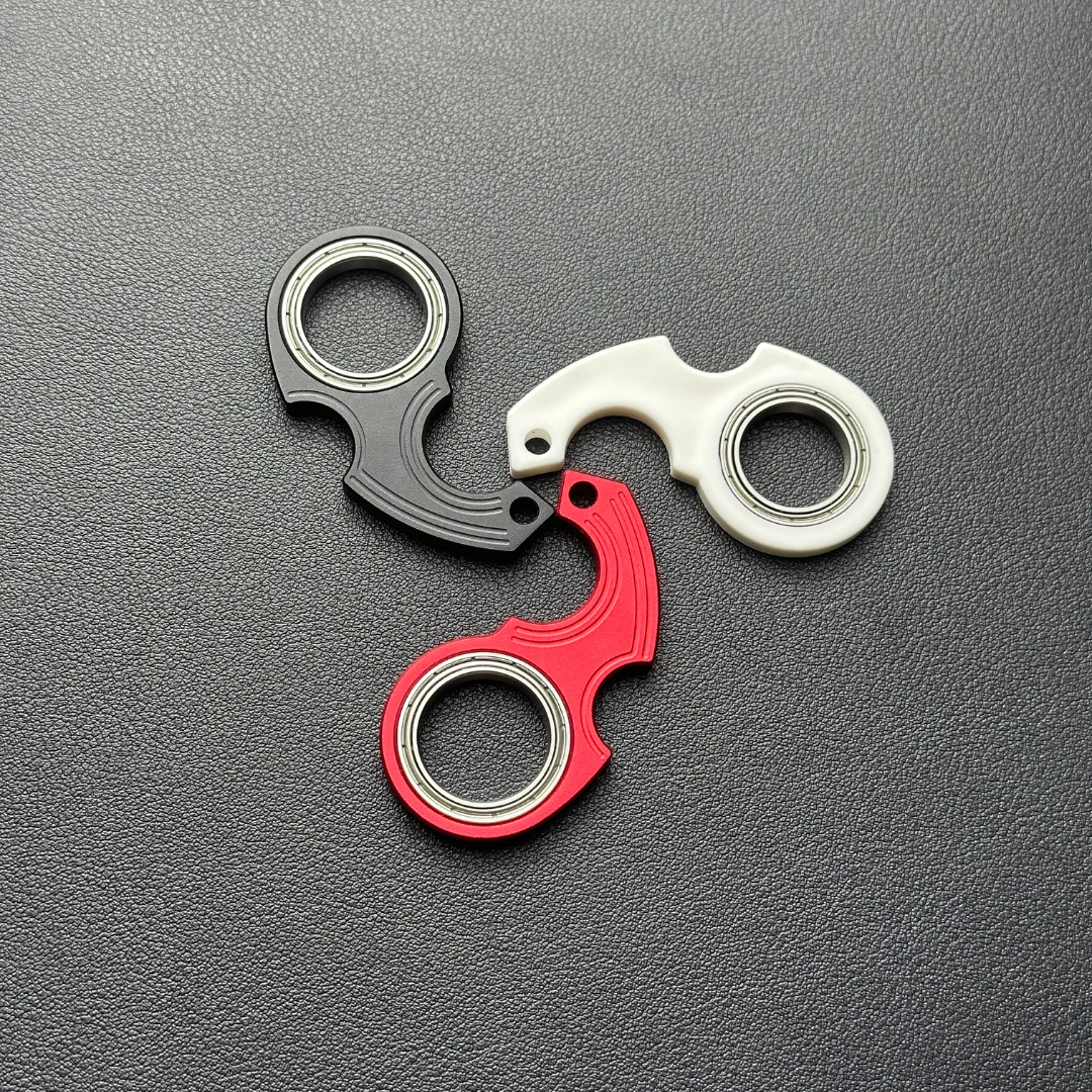 طقم من 3 ميداليات مفاتيح سبينر